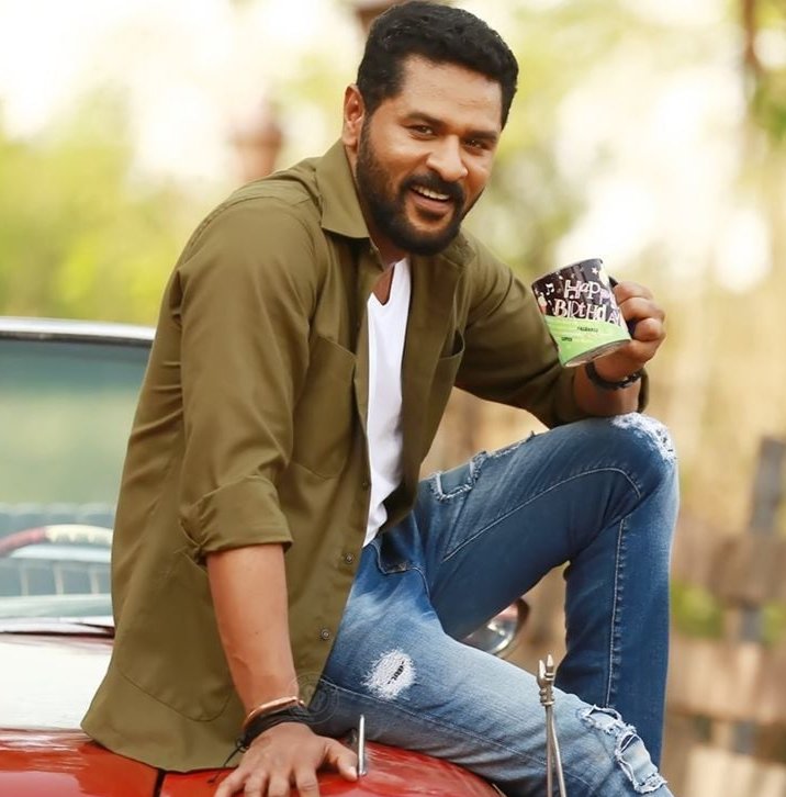 Wishing u a very happy birthday to you best dance choreographer @PDdancing 🍫🎂

#happybirthday #happybirthdayprabhudeva #prabhudeva #dancer #choreographer #dancechoreographer #indiancelebrity #hifidigi #entertainmentspace