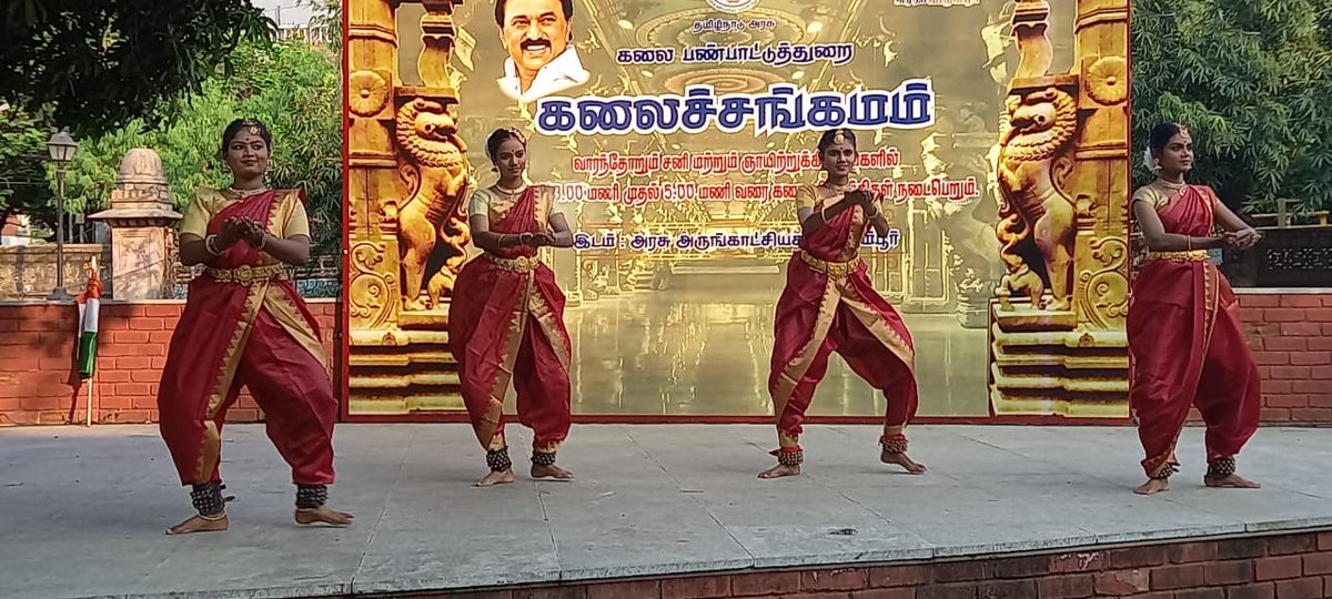DAC_TN's tweet photo. கலை பண்பாட்டு துறையால் நடத்தப்படும் கலைச்சங்கமம் நிகழ்ச்சியில் சென்னை, தமிழ்நாடு அரசு இசைக்கல்லூரி சார்பாக கலை நிகழ்ச்சிகள் வழங்கப்பட்டன. https://t.co/tpfXl1AgDe