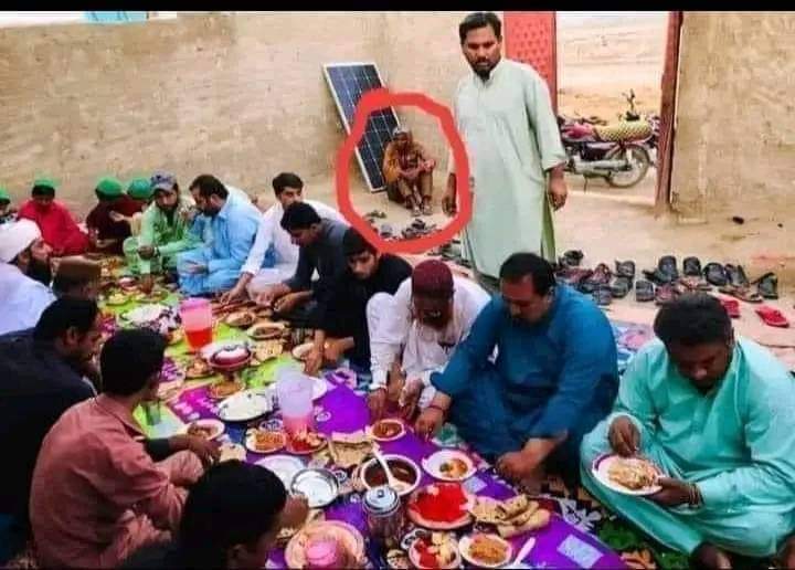 FarooqueAh39717's tweet photo. ماڻهن جا احساس به ايترا ته انڌا ٿي چُڪا آهن
 جو غربت جي بُکايل پيٽ کي ماني جي گراهه جيتري به آٿت ڏيڻ لاءِ تيار ئي ناهن !!!

انسانيت جي مونھن تي ڀونڊو

صرف نماز جي بدلي جنت ناهي ملندي 
مخلوق خدا جو احساس ب ڪرڻو  پوندو..!
#viral2023 #Greeb #foryou #foryoupage https://t.co/YjsAXAVUF8