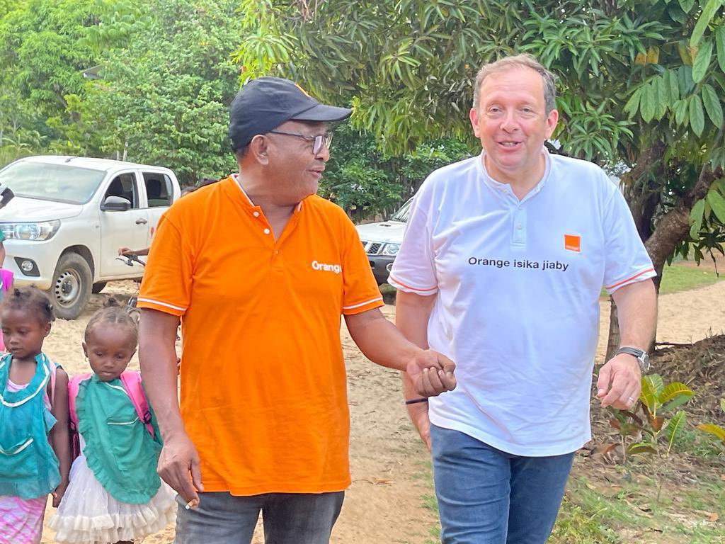 DebordFrederic's tweet photo. A travers @OSMadagascar, @orange_mg s'engage au quotidien en faveur de l'égalité des chances. C'est avec conviction que nous avons signé une nouvelle convention avec l’association Macolline, dans l’objectif de renforcer le Village Orange Ambodirafia Cap Est, à Antalaha ! https://t.co/xVynDxHGFj