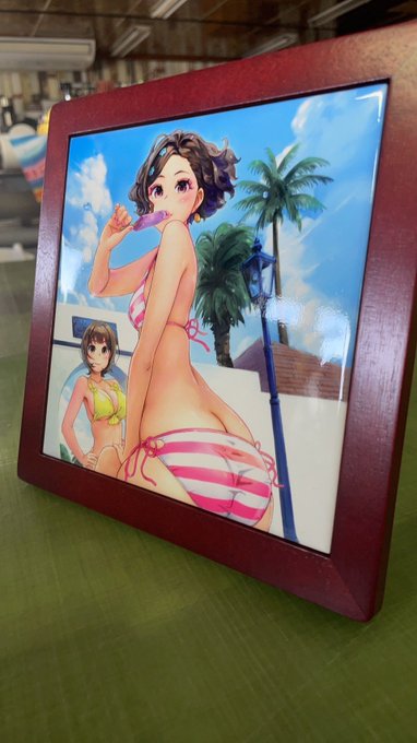 かなりたくさんのboost!!を入れていただいた夏シャツご注文があり、カラフルブレインさんに「もし何か行けそうでしたらお礼のオマケ入れておいてください」と頼んでおいたら「じゃあこれ入れておきます」と来た写真。タイル見栄子&amp;ぷりん。 