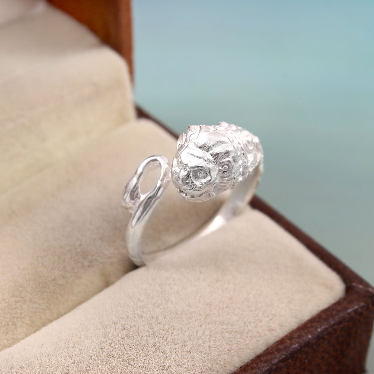 shy25240136's tweet image. 😍♥️ Daily Wear Adjustable lion Face Ring : DM For Price  💍✨Pure s925 silver.  
#S925 #sterlingsilver #puresilver #fyp #foryoupage #goviral #ring #launch #jewellery #buylocal #heart #loveyou #Mrunal #FYP  #trendingnow #smallbusinessbigdreams #nofilter #freshlaundry #ringofthe