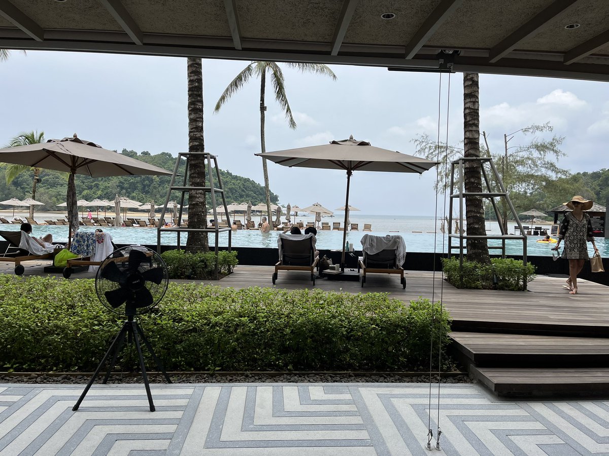 nickmully's tweet photo. Lunch with a view https://t.co/k3LiOW5H3T
