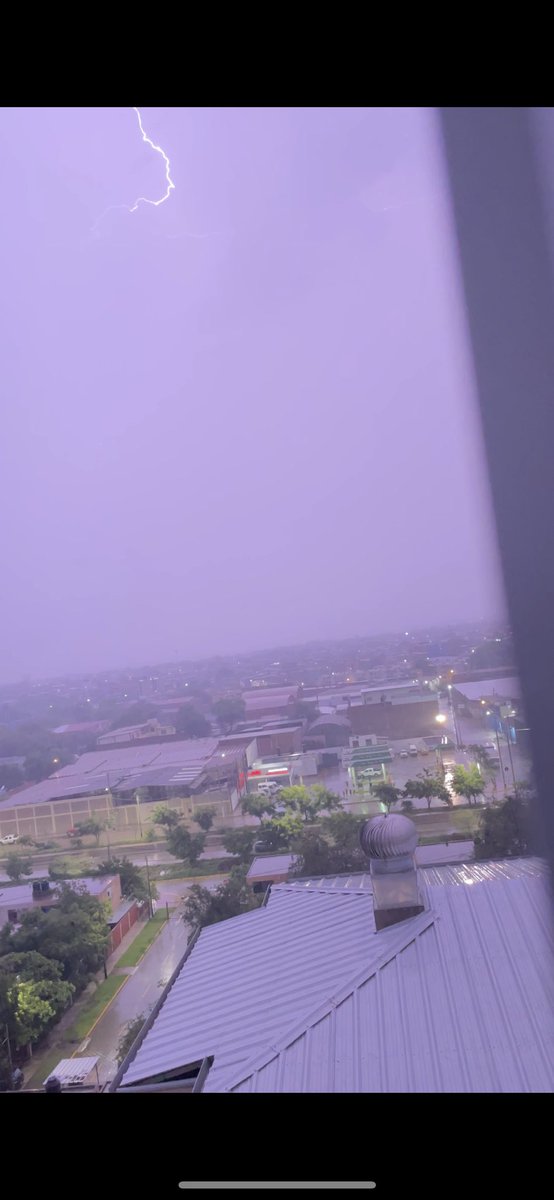 GuisppeV's tweet photo. Lluvia bajó la intensidad pero aún se observan relámpagos @hombredeltiempo @Senamhiperu @Latina_Noticias @RPPNoticias @noticiaspiura30 https://t.co/NgtwCZi0Xz