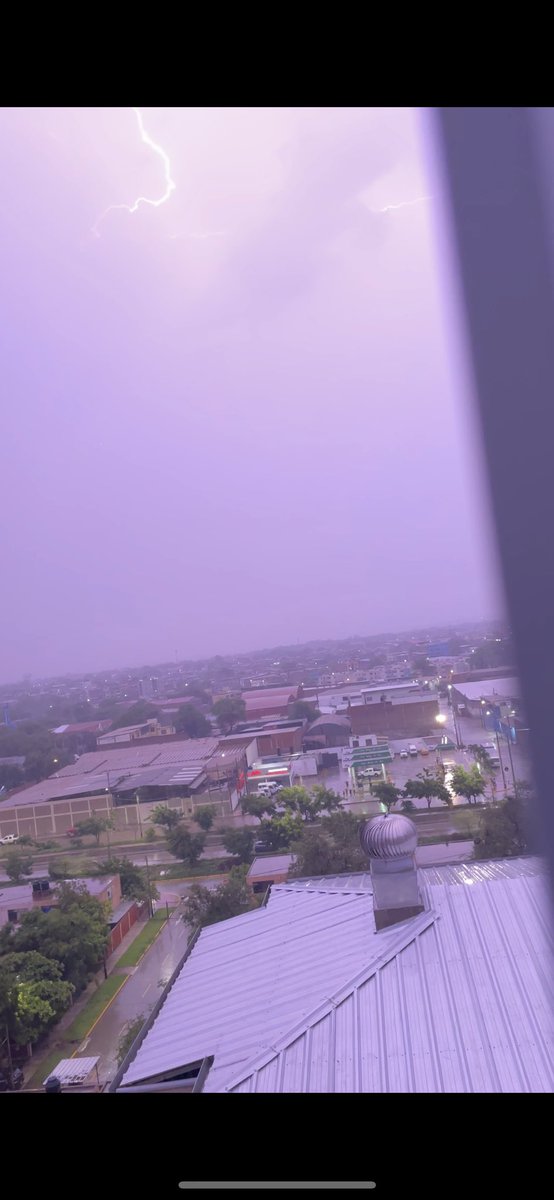 GuisppeV's tweet photo. Lluvia bajó la intensidad pero aún se observan relámpagos @hombredeltiempo @Senamhiperu @Latina_Noticias @RPPNoticias @noticiaspiura30 https://t.co/NgtwCZi0Xz