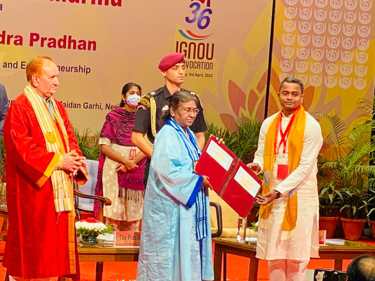 OfficialIGNOU's tweet photo. Hon'ble President of India Smt Droupadi Murmu ji giving Gold Medal to the meritorious students
#36ConvocationIGNOU
@rashtrapatibhvn https://t.co/z2hvIXHL4b
