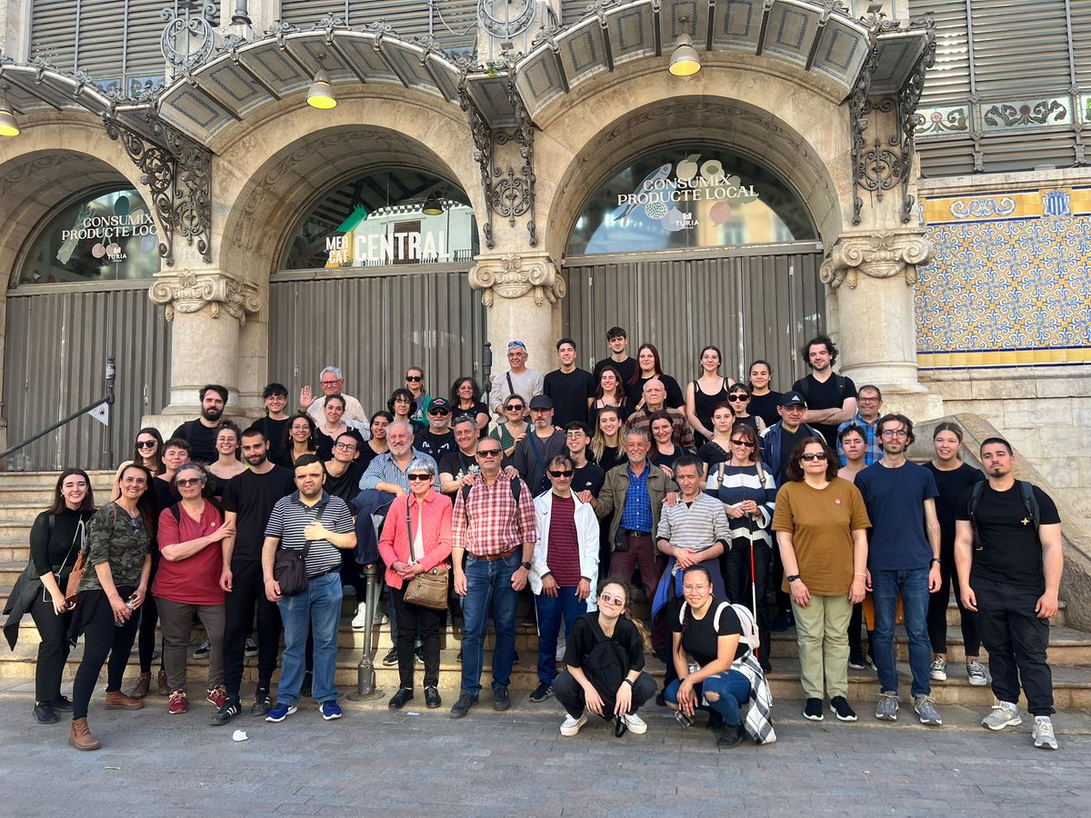 Visita por el centro de València con Personas sordociegas  @ASOCIDECV, alumnado de Mediació Comunicativa del  @insRONDA y de @misericordiacip ! Buen trabajo!!! 🙌🙌🙌