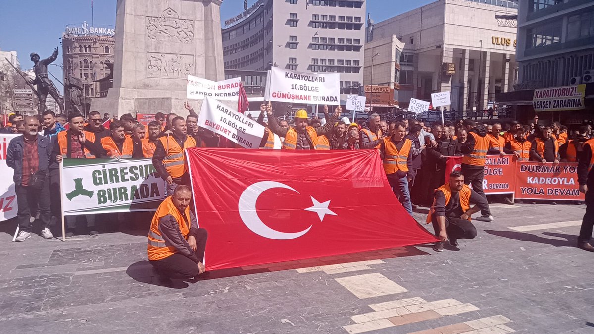 Kabineden TaşeronaKadro sadaka değil hakkımız olan kadromuzu istiyoruz eşit işe eşit ücret talep ediyoruz sermaye değil alın teri ve emek kazansın Türkiye yüzyılın da modern kölelik sistemi taşeron bitsin
<a href="/vedatbilgn/">Vedat Bilgin</a> 
<a href="/RTErdogan/">Recep Tayyip Erdoğan</a> 
<a href="/dbdevletbahceli/">Devlet Bahçeli</a> 
<a href="/MHP_Bilgi/">MHP</a> 
<a href="/Mustafa_Destici/">Mustafa Destici</a>