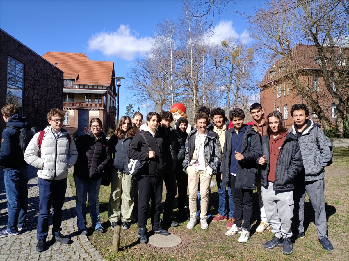 LCDGAnkara's tweet photo. 📌La semaine dernière, nos élèves de l'atelier Math en Jeans étaient à Postdam 🇩🇪 pour participer au 34e congrès #MathenJeans.
Ce congrès permet aux jeunes apprentis-chercheurs et apprenties-chercheuses de présenter le fruit de leurs recherches.
@aefeinfo
@FranceenTurquie https://t.co/hQvHQCFadt