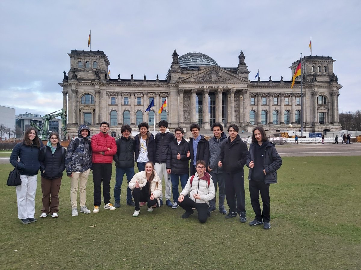 LCDGAnkara's tweet photo. 📌La semaine dernière, nos élèves de l'atelier Math en Jeans étaient à Postdam 🇩🇪 pour participer au 34e congrès #MathenJeans.
Ce congrès permet aux jeunes apprentis-chercheurs et apprenties-chercheuses de présenter le fruit de leurs recherches.
@aefeinfo
@FranceenTurquie https://t.co/hQvHQCFadt