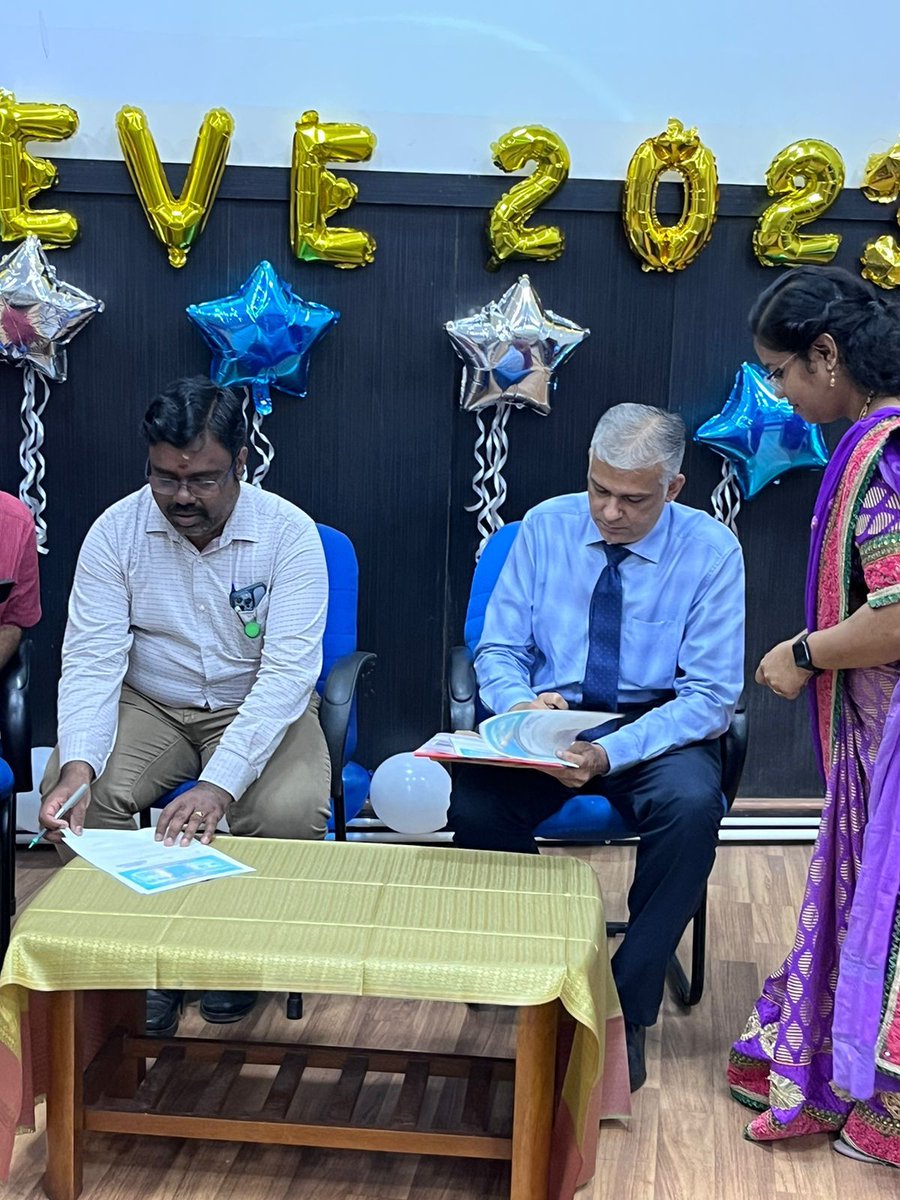 SCAHSOfficial's tweet photo. On the event Of World Optometry Day, Saveetha College Of Allied Health Sciences Signed MOU with Eyedox Hospitals, Adyar on 29/03/2023 @SIMATS2 @ChadaramDr @simats_saveetha #Optometryday #Optometry #SaveethaAHS #Alliedhealthsciences https://t.co/IIF0Qs7qRp