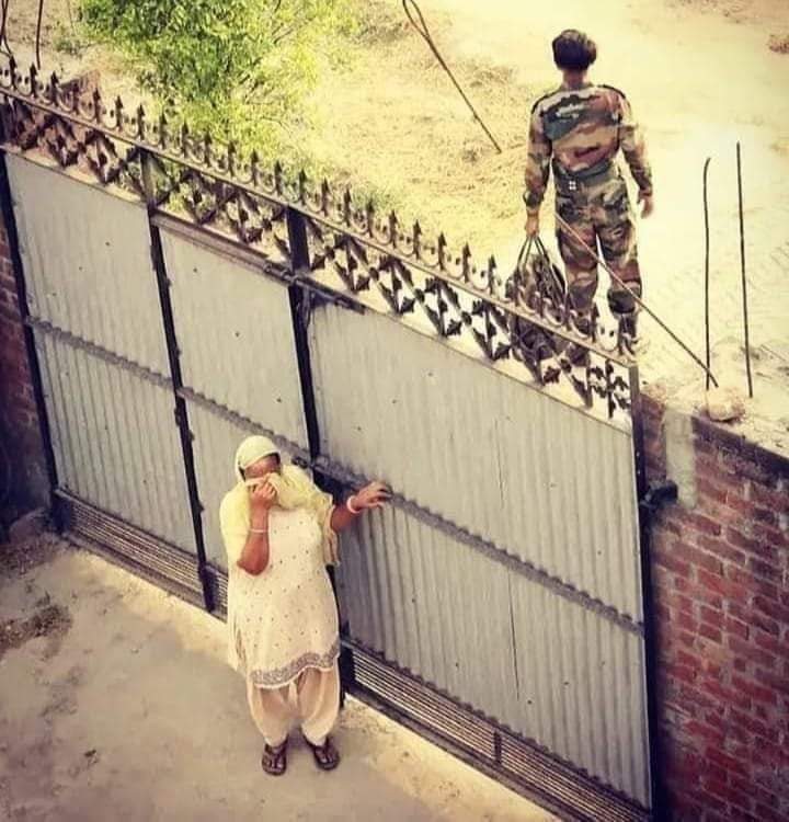 Sufiyaan873's tweet photo. सब तरह की दीवानगी से वाकिफ हैं हम   ,,
पर मांँ जैसी चाहने वाली जमाने में कोई नहीं है !!
      ______😒❤ https://t.co/kf2k2NmgL5