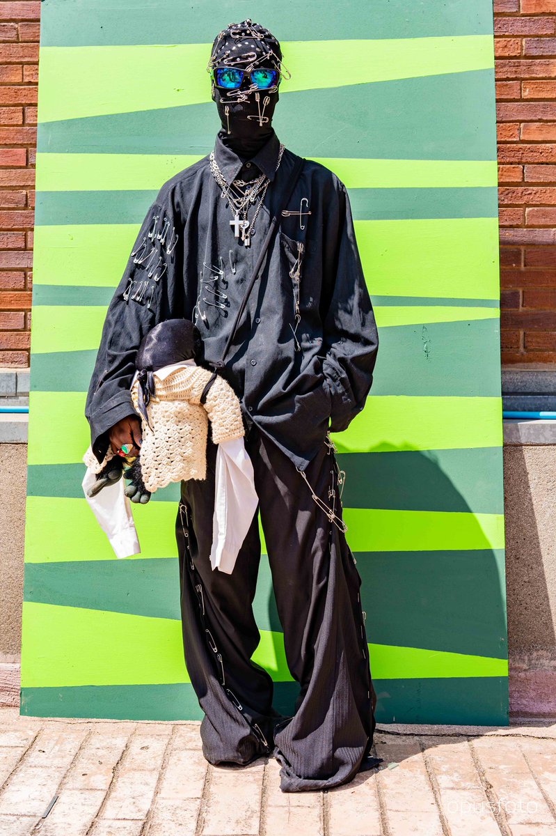 UlenniOka's tweet photo. Harare Downtown Street Style is coming up crazy taking over the whole continent.

The most spaces you find young people are the Galleries ,art spaces &amp; Downtown &amp; at the SS Fabrik Party one of Zimbabwe’s leading Art &amp; Design platforms.

#fashion 
#streetstyle https://t.co/Kl4Cw0A5g3