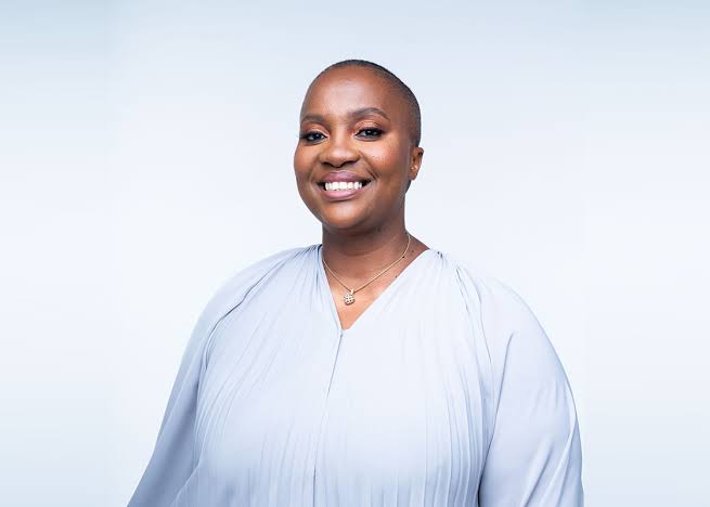 Am_Blujay's tweet image. Dr Sindi messaged thousands of people in the DMs helping them with their personal and medical problems , at the time she made you feel special and like you are the only person she talks to on this App , after her passing we discovered they were thousands of us