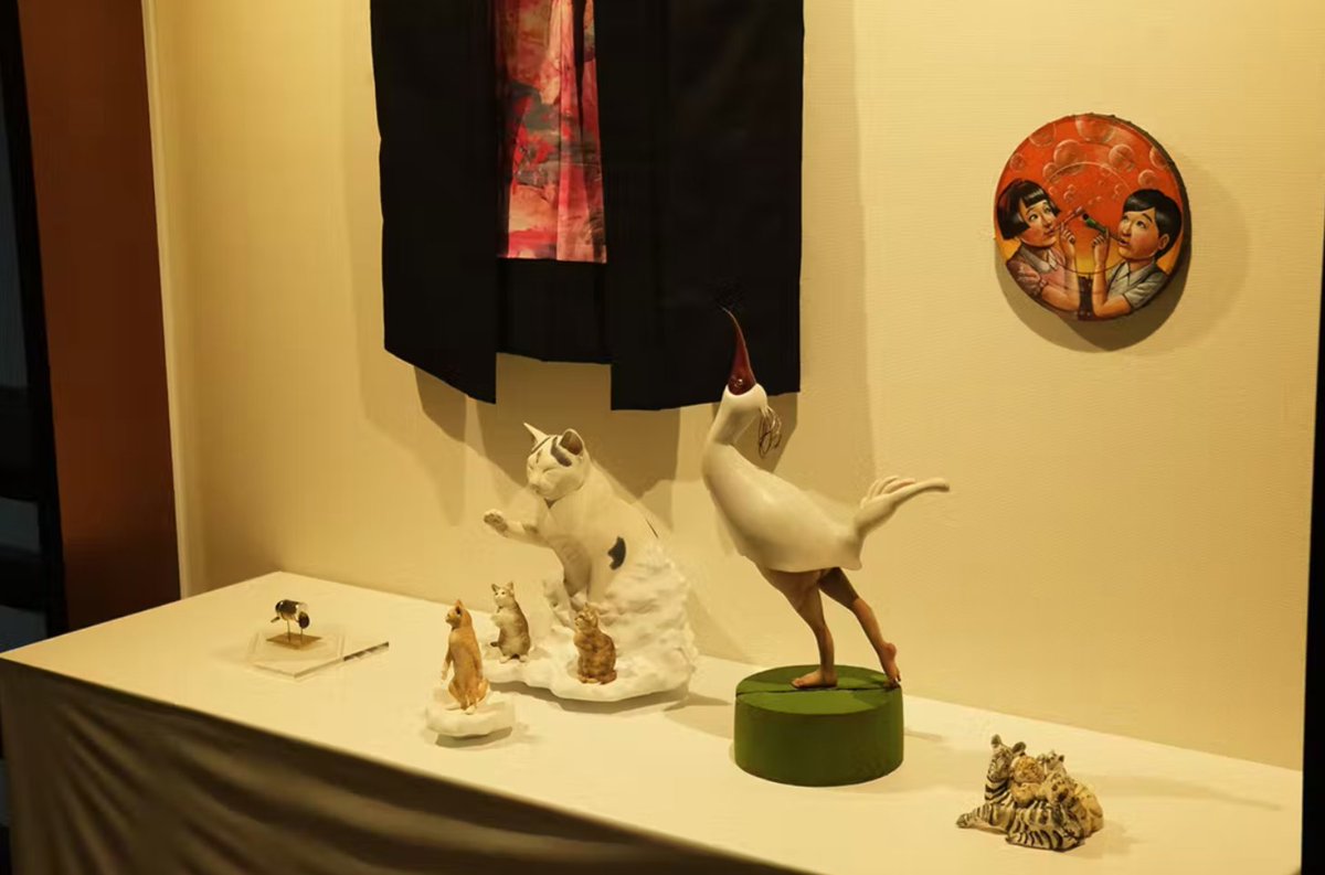 【「いんすぴ」これやん展がパークホテル東京で開催中】
bijutsutecho.com/magazine/news/…

アーティストから直接作品を購入できる唯一の販売サイト「これやん」。その発起人である倉本美津留と、パークホテル東京が共同開催する展示企画「『いんすぴ』これやん展」が同ホテルで5月12日まで開催中です。