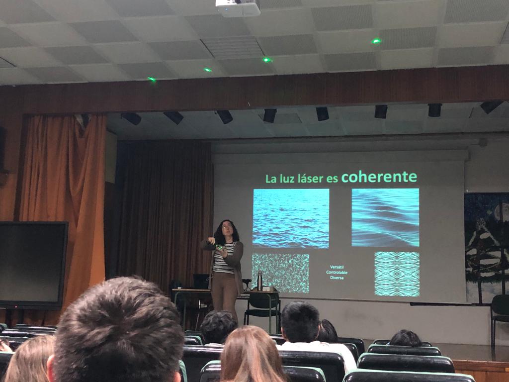 La semana pasada Rebeca de Nalda estuvo en el IES Emilio Castelar con los alumnos de 3º ESO con una actividad en el marco del Festival de Nanociencia y Nanotecnología <a href="/festnano/">10alamenos9</a>