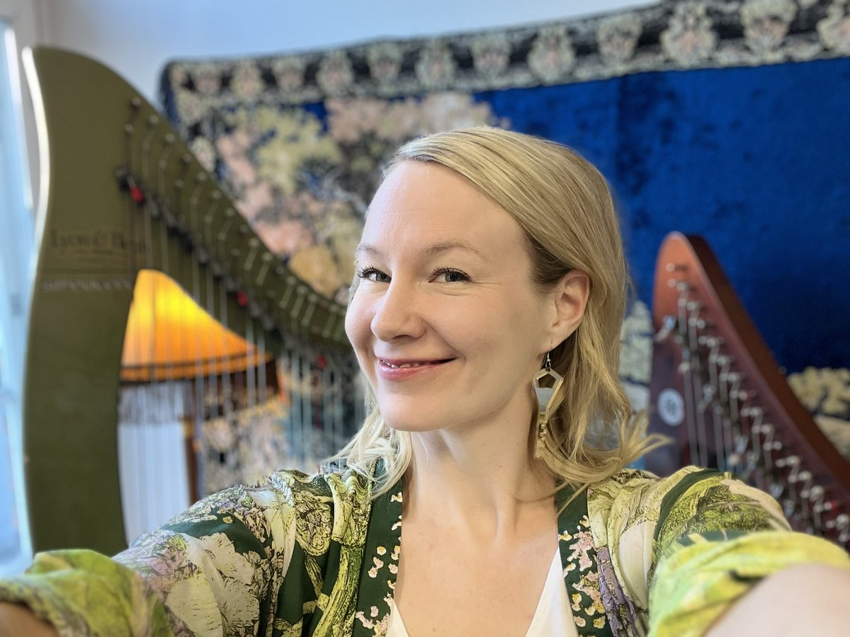 Hi there #AudibleWomen 👋 I’m Salla, a harpist-composer for film & games. My recent soundtracks include 
#ClashofClans #MergeMansion #AngryBirds #MergeGardens
I also work as harpist & performance artist in different projects & bands from experimental art impro to pop/rock/jazz!