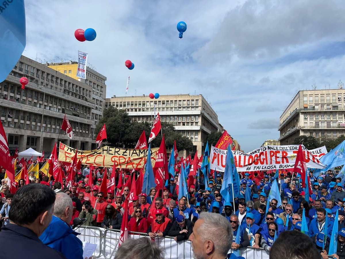 Fillea_Cgil's tweet photo. 📷 #1aprile tutti in Piazza San Giovanni Bosco,
il Governo ci ascolti perché con le sue scelte sbagliate sui bonus edili sta sacrificando la ripresa di un intero settore produttivo e la rigenerazione delle nostre città.

#failacosabuona #CgilSocial https://t.co/mBCQgFUYWX