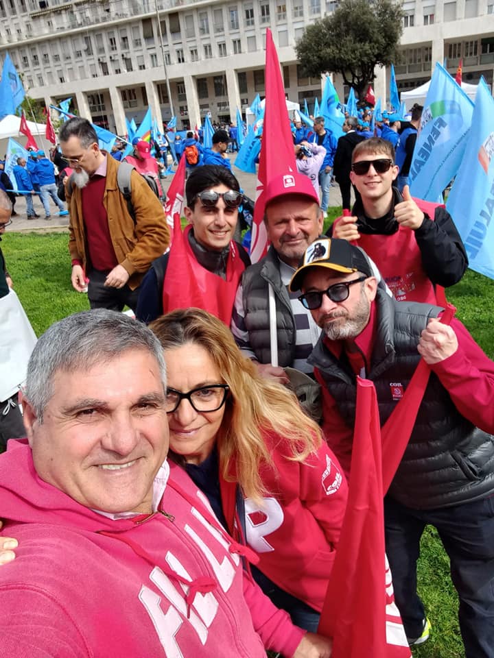 Fillea_Cgil's tweet photo. 📷 #1aprile tutti in Piazza San Giovanni Bosco,
il Governo ci ascolti perché con le sue scelte sbagliate sui bonus edili sta sacrificando la ripresa di un intero settore produttivo e la rigenerazione delle nostre città.

#failacosabuona #CgilSocial https://t.co/mBCQgFUYWX