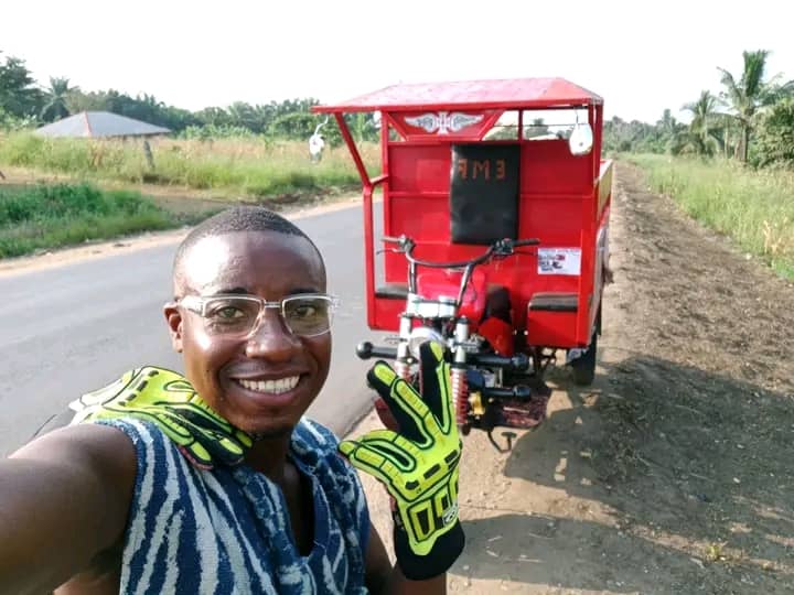 MimiMefoInfo's tweet photo. #Cameroonian welder introduces homemade #tricycles, seeks to open bigger factory

“Being an #IDP you can imagine. I need a bigger warehouse and bigger workshop where I can have enough space to store goods and with enough security,” he told #MMI in an exclusive interview

Read more on our website 👇🏾 https://t.co/EQ7pqetgkg