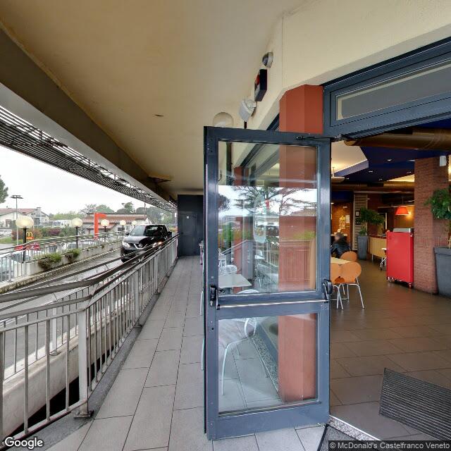 _restaurant_bot's tweet photo. McDonald's; Via Circonvallazione Ovest, 2A, 31033 Castelfranco Veneto TV, Italy; ★★★☆☆ https://t.co/dvSReM9WOv https://t.co/d8PfZy0KUI