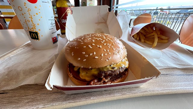 _restaurant_bot's tweet photo. McDonald's; Via Circonvallazione Ovest, 2A, 31033 Castelfranco Veneto TV, Italy; ★★★☆☆ https://t.co/dvSReM9WOv https://t.co/d8PfZy0KUI