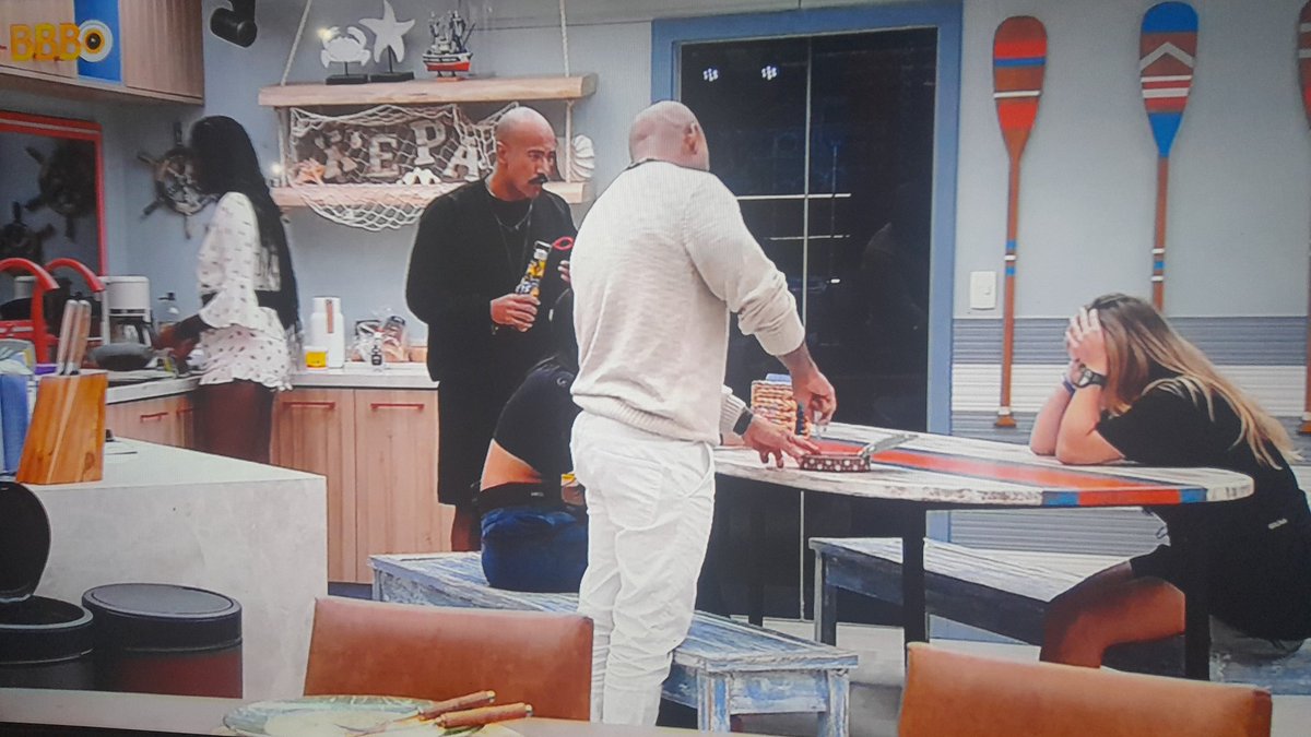 BbbVamos's tweet image. #BRUNAGRIPHAO insistindo que tinha modo stone na sala e todos da casa falando que não tive 🤣
#BBB23 
#ModoStone