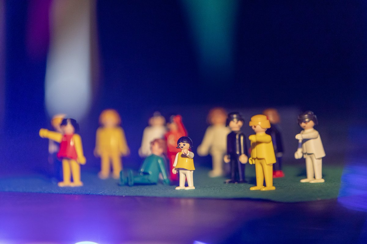 Detrás de <a href="/densayofest/">D'Ensayo Festival de Teatro y Ciencia</a>. 👀 

👉 Votación infantil de las obras a concurso.

👉 Junto a Miguel Ángel Ortiz, Fernando Cuadrado y Ricardo Joven tras la lectura dramatizada de Einstein.

👉 Participantes del debate joven sobre teatro y ciencia. 

👉 Detalle del atrezo de Halley.