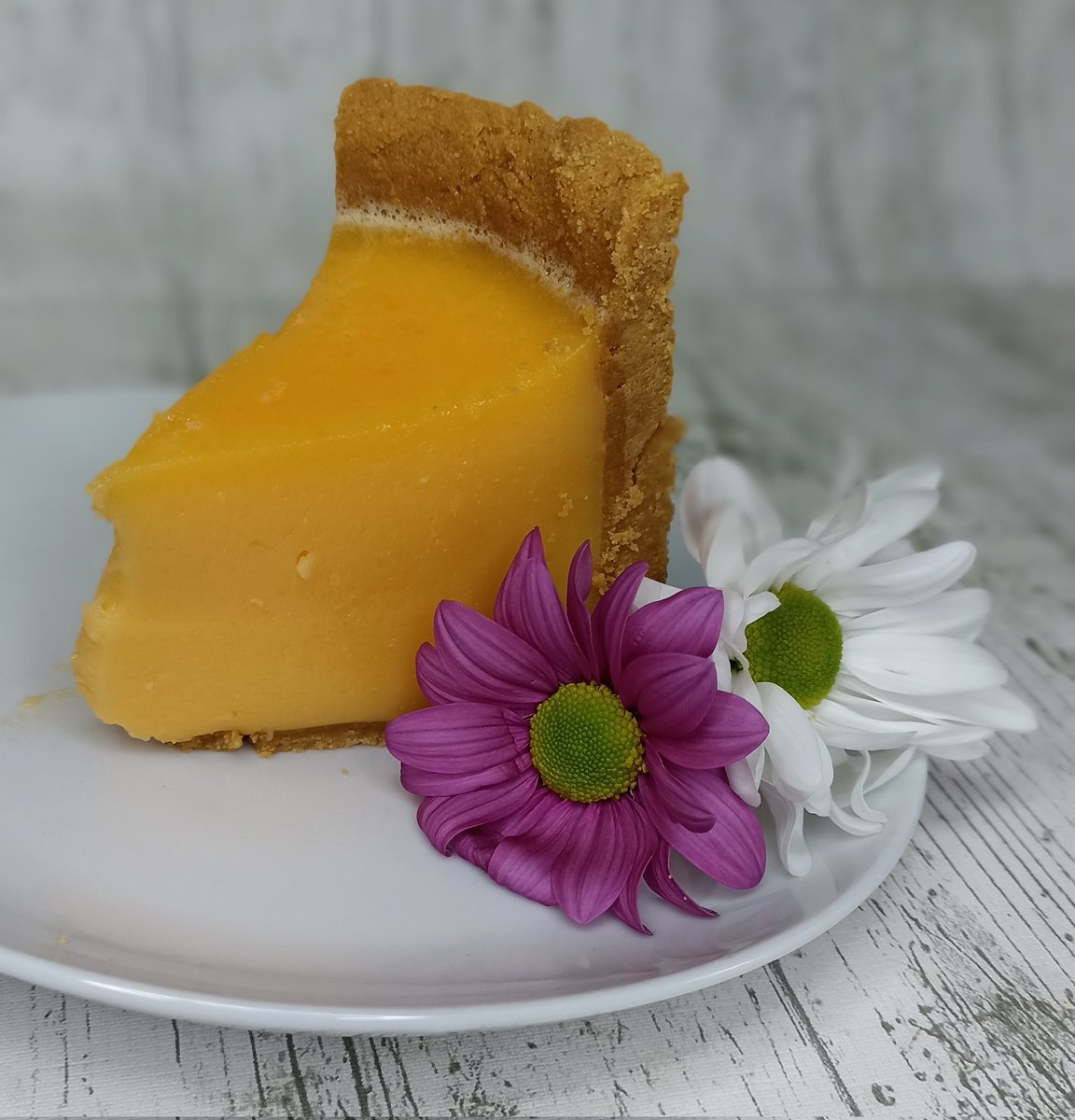 amymafer's tweet photo. Tarta de limón y flores 💜🌸. Y sin gluten. ¿Os gusta?
.
.
#tarta #cake #tartasbonitas #tartadeflores #flores #tartaconflores #cakewithflowers #flowers #reposteria #reposteriacreativa #reposteriaconflores #reposteriasingluten #singluten #glutenfree #glutenfreecake #dulces #sweets https://t.co/lORKIrFa7j