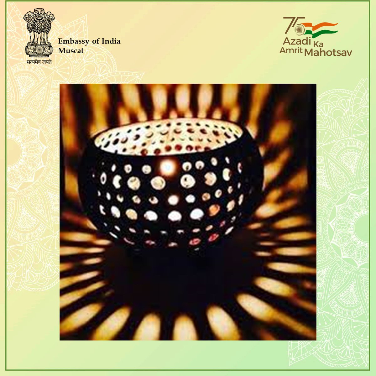 Indemb_Muscat's tweet image. #IndiaStories

#BrassBroidered #CoconutShell Craft is the art of making beautifully carved products like cups, flower vases, boxes &amp;amp; bowls using coconut shells. The exceptional skillfulness of the artisans is reflected in the beautifully carved &amp;amp; embroidered products.