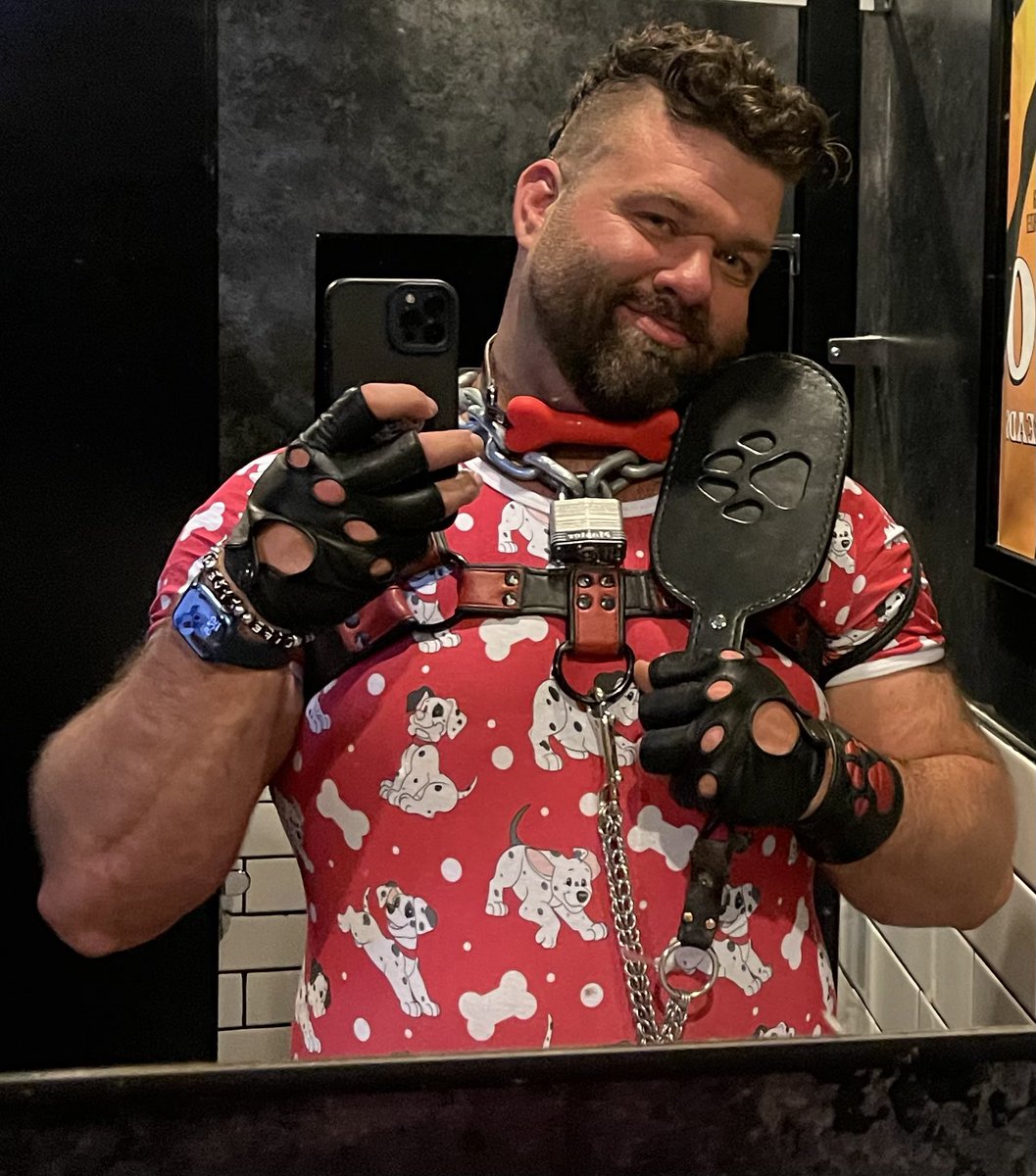 puptusk's tweet photo. Was absolutely feeling the vibe tonight at precinct during howl! Quickly becoming one of my many favorite la pup events! That and of course Chewi’s kennel! But being able to be my padded self, moshing and boot blacking, what’s not to love ❤️ 🐶 https://t.co/Y6si6zLuUN