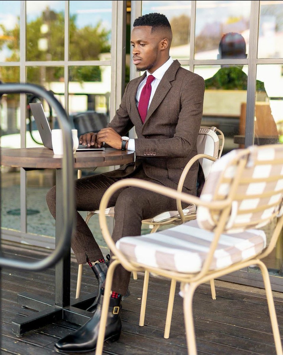 suit_luxe's tweet photo. A Tailor-made Gentleman 🪡🧵🕴🏾 💎 https://t.co/HAiaMrR2nL