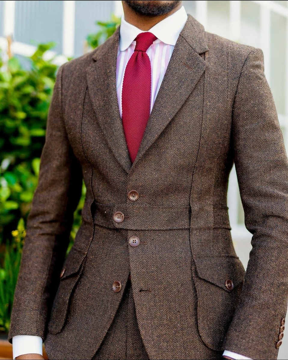 suit_luxe's tweet photo. A Tailor-made Gentleman 🪡🧵🕴🏾 💎 https://t.co/HAiaMrR2nL