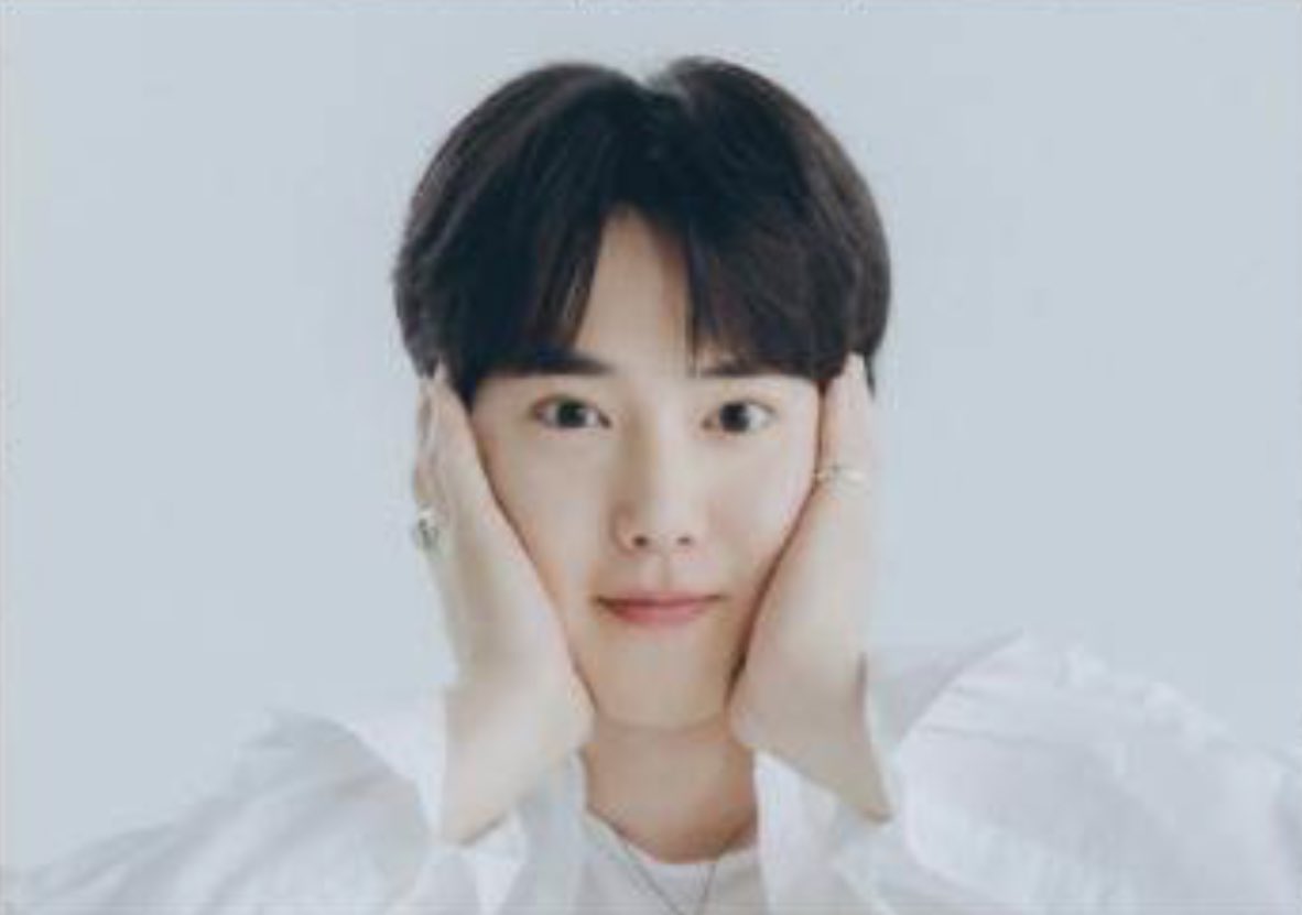 yu_myeon's tweet photo. what if I eat you https://t.co/W3UyelFHEi