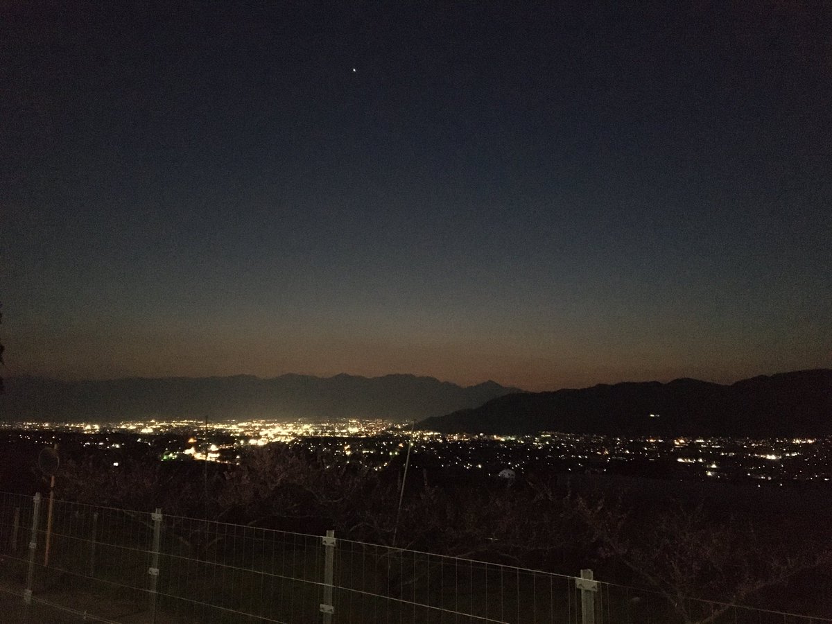 MRTEC5's tweet photo. 甲府の夜景。
一気に帰る予定です。
ウォッチしていただいた方ありがとうございました。
#桜スポット
#ロケハン
#楽しいバイク
#ツーリング
#Vストローム250
#MRTEC https://t.co/JUOaDeuqdv