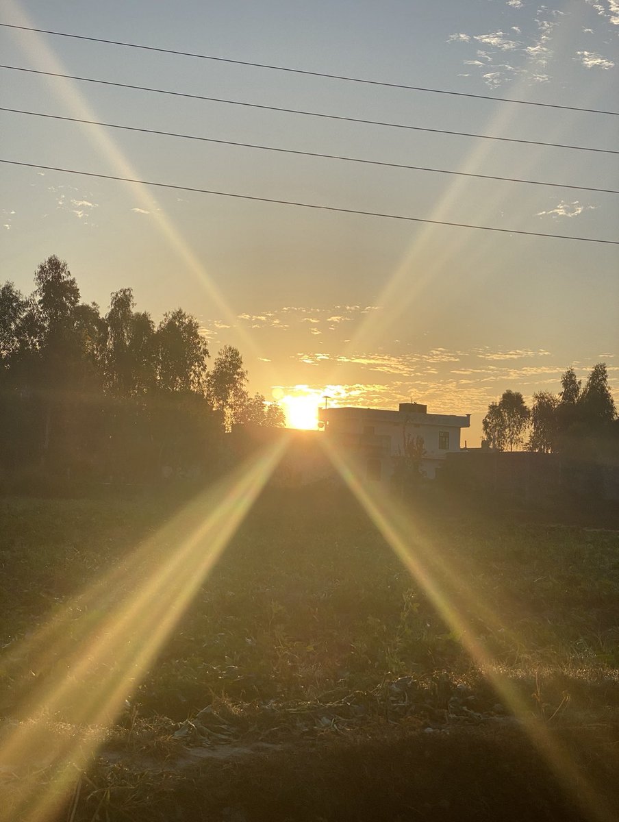 Kbadoghu's tweet photo. @FugaciousOne ਮੇਰੇ ਪਿੰਡ ਦੀ ਸਵੇਰ 🙏😍
#Panjab #KandiArea https://t.co/u6T4FqQzDk