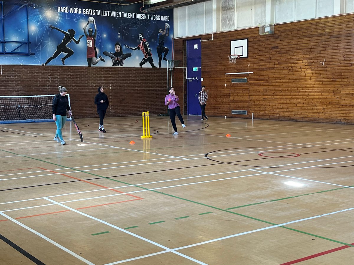 🏏Yesterday Everybody Active helped arrange a preseason friendly between Birkby Rose Hill and Blackley Belles. Great to see sportsmanship and support for a newly found team 🏏