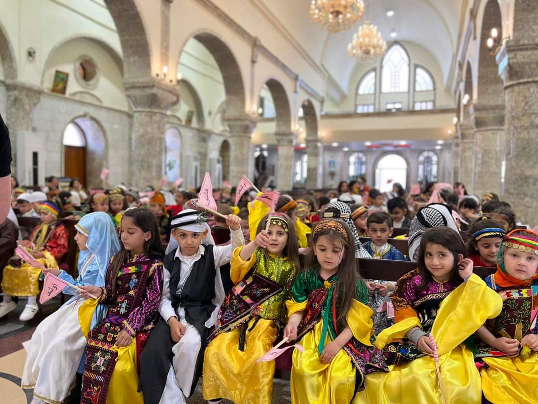 المسيحيون في محافظة نينوى يحتفلون بمناسبة 'عيد السعانين'في مدينة الحمدانية (بغديدا) 
Christians in Nineveh Governorate celebrate the 'Feast of Sa'anin' in the city of Hamdaniya (Baghdida)

أحد الشعانين أو عيد الشعنينة هو الأحد السابع من الصوم الكبير والأخير قبل عيد الفصح (عيد…