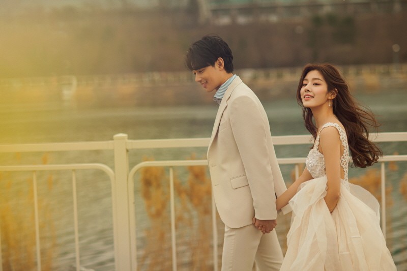 THEDAYwedding's tweet image. .

__韓国ウェディングフォトはThe DAY 

flow studio😀

4月末までのご予約で20,000円OFFキャンペーン中🫰❤️
.

#flowstudio 
#韓国ウェディングフォト
#韓国フォトウェディング
#韓国ブライダルフォト
#韓国前撮り 
#韓国ウェディング撮影 
#ウェディングフォト