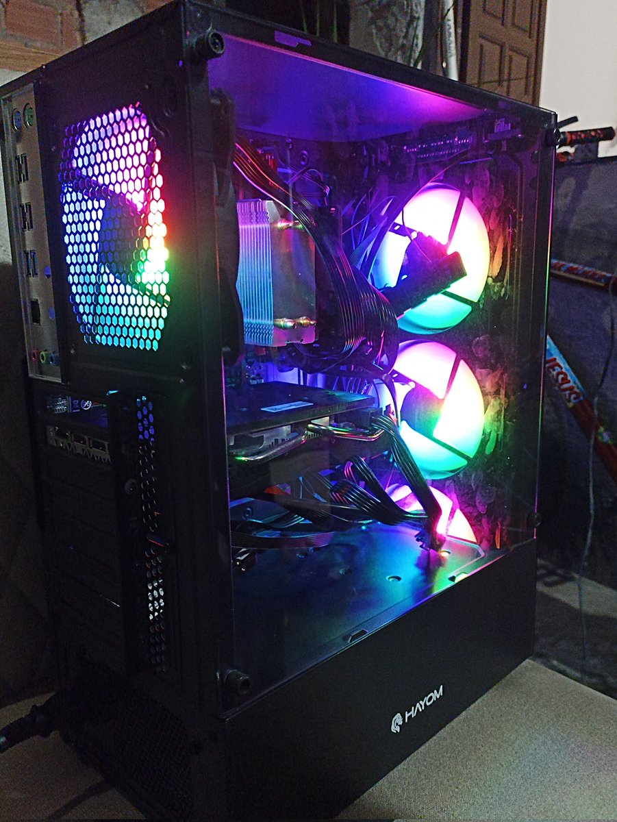 _Vitorio1's tweet photo. Depois de muita luta. Eu finalmente tirei meu primeiro pc gamer 🫶🏾 https://t.co/vcu9Ixp2iR
