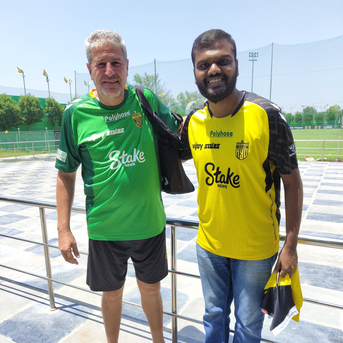 It's always a pleasure to meet him! The Super Cup awaits us.

@2014_manel 🙌

#HyderabadFC #WeAreHFC #మనహైదరాబాద్ 💛🖤