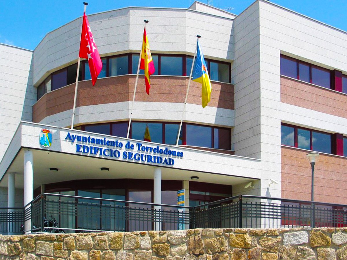 Que buena noticia que el Consejero de Admon. Local <a href="/carlosizqtorres/">Carlos Izquierdo</a> avale la creación de Centros Integrales o Unificados de Emergencia locales con la integración de Fuerzas y Cuerpos del Estado como el del El Álamo. <a href="/vxtorrelodones/">VecinosxTorrelodones</a> <a href="/AlfredoGPlata/">Alfredo García-Plata</a> 🤔

torrelodones.es/noticias/8922-…