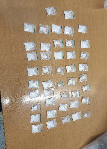 GMPNewtonHeath's tweet photo. #GMPTransportUnit stopped a BMW on Ashton Old Road. Driver in possession of 55 snap bags &amp; a large brick of cocaine worth around £15000.
Interviewed, remanded to court; charged with PWITS class A, money launder, no insurance &amp; (why first stopped), illegal tint windows!
#BlownIt https://t.co/OnHmigCTK2