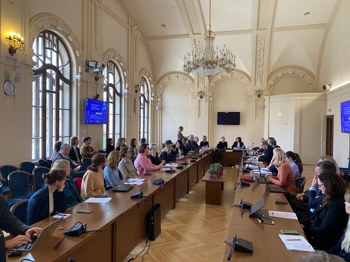 DavidMair4's tweet photo. Excited to kick-off the project on science for policy in Lithuania. Impressive counterparts in Lithuania in both science and government. @EU_reforms @EU_ScienceHub @OECDgov #Strata #LithuanianResearchCouncil #OfficeoftheGovernmentofLithuania @jolitaEU @Nathaliedberger https://t.co/9PUWKvAm0E