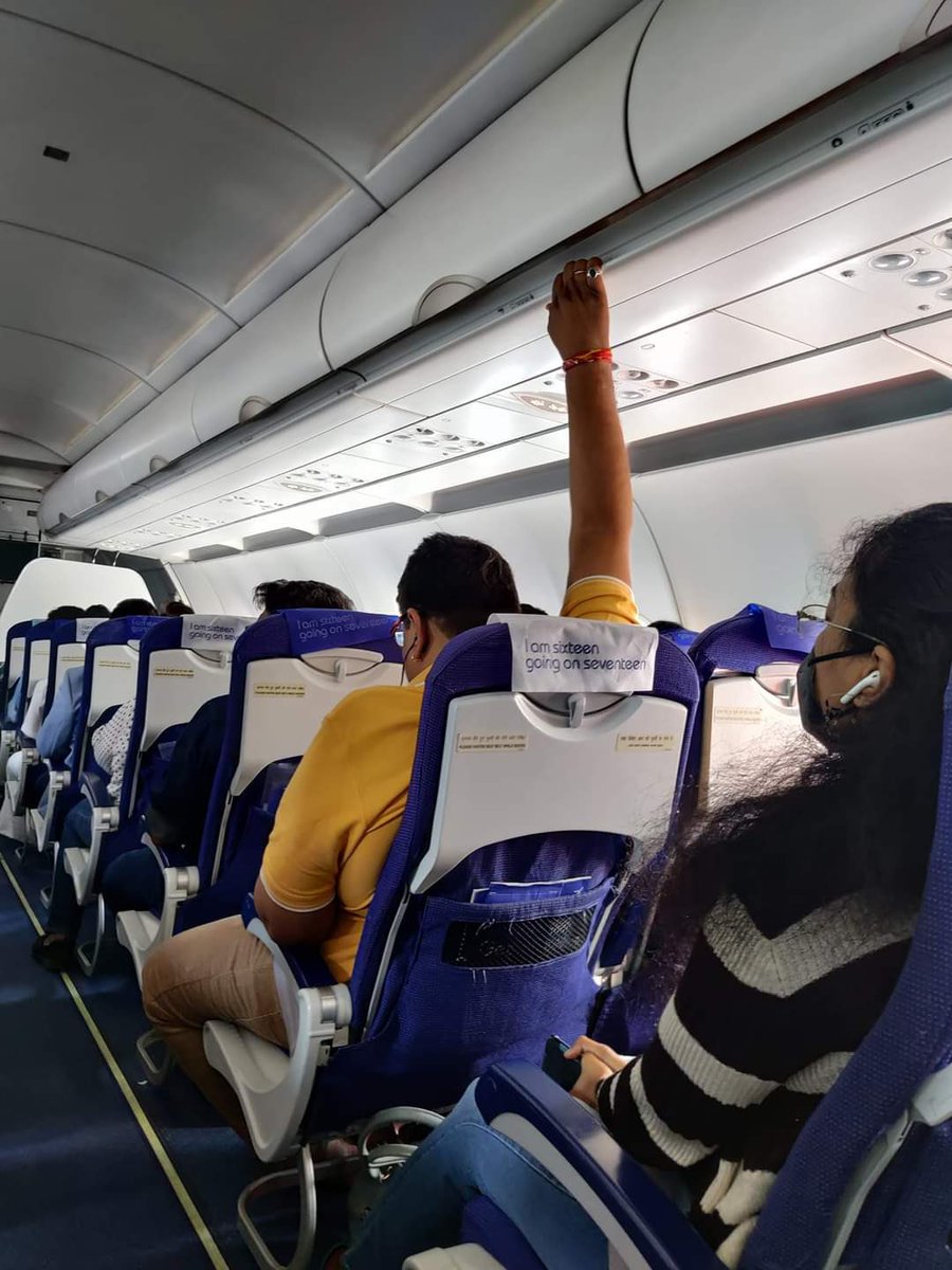 NikitaVaswani3's tweet photo. How to identify Mumbaikars on plane and at airports :p https://t.co/TsWG83slA3