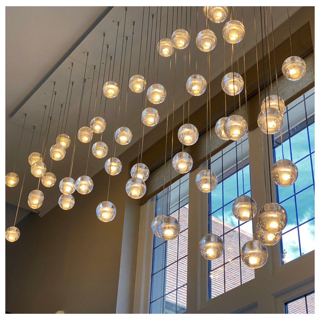 One of our favourite bespoke lighting projects from last year.

50 glass globe pendants, suspended from a beautiful minimalist bespoke ceiling plate.

It’s a stunning statement piece for this hallway.

#bespokelighting #bespokedesign #luxurystyling #luxurydetails #lighting