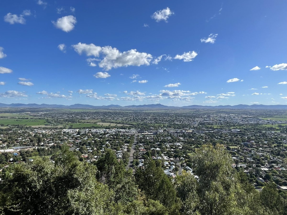 James_Cockayne's tweet photo. It was good to visit #NewEngland last week to listen to local stakeholders &amp; talk about #modernslavery risks &amp; responses. 

I heard about risks in horticulture, meat processing, massage parlours, retail, nail salons &amp; in forced marriage. https://t.co/0hRDu0MqzW