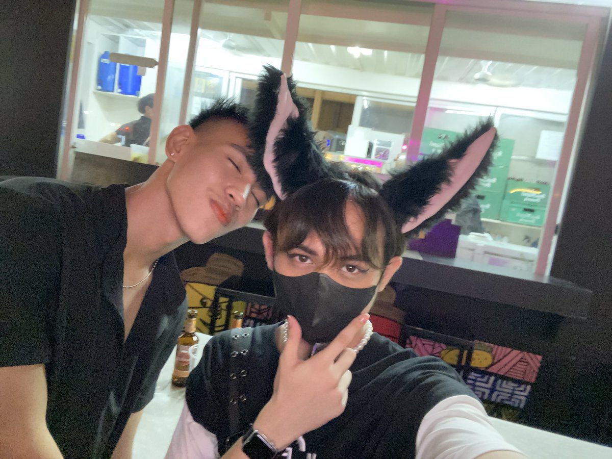asian_meal's tweet photo. Another night na medyo drunk with @raidenxlp @Hyacinth_cln @_Mynrd_ https://t.co/ytt2C67TLm