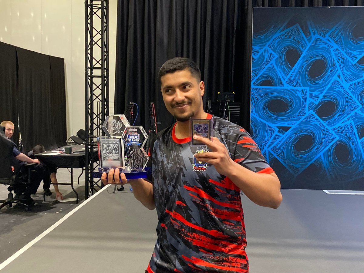 SamirBACHAR1's tweet photo. SALUT ÇA FARTE👋

Après 12 ans de ycs je gagne mon 1er YCS et c'est LE 250eme AU 25 ans du jeu🔥
Je suis trop HEUREUX😁 MERCI TOUT LE MONDE https://t.co/j9oaJ7wKfh