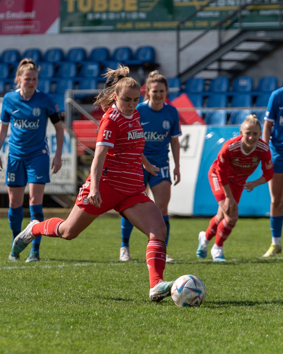 FCBfrauen's tweet photo. ⚽💨

#SVMFCB #FCBayern @StanwayGeorgia https://t.co/Afyp2xC6MM